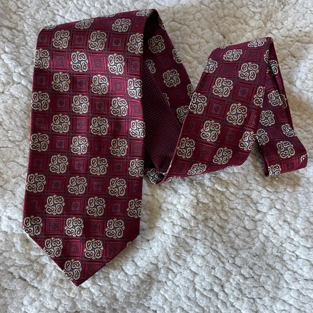 John W. Nordstrom Signature Collection clsssic Silk‎ Tie Red medallion textured